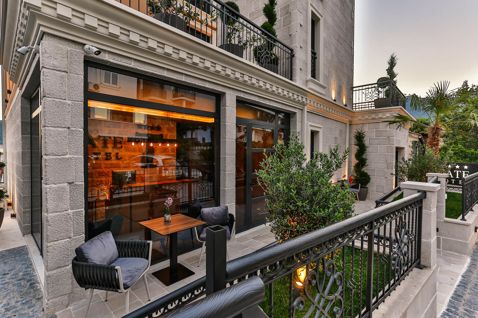 Hotel Tate by Aycon izgled od spolja.jpg