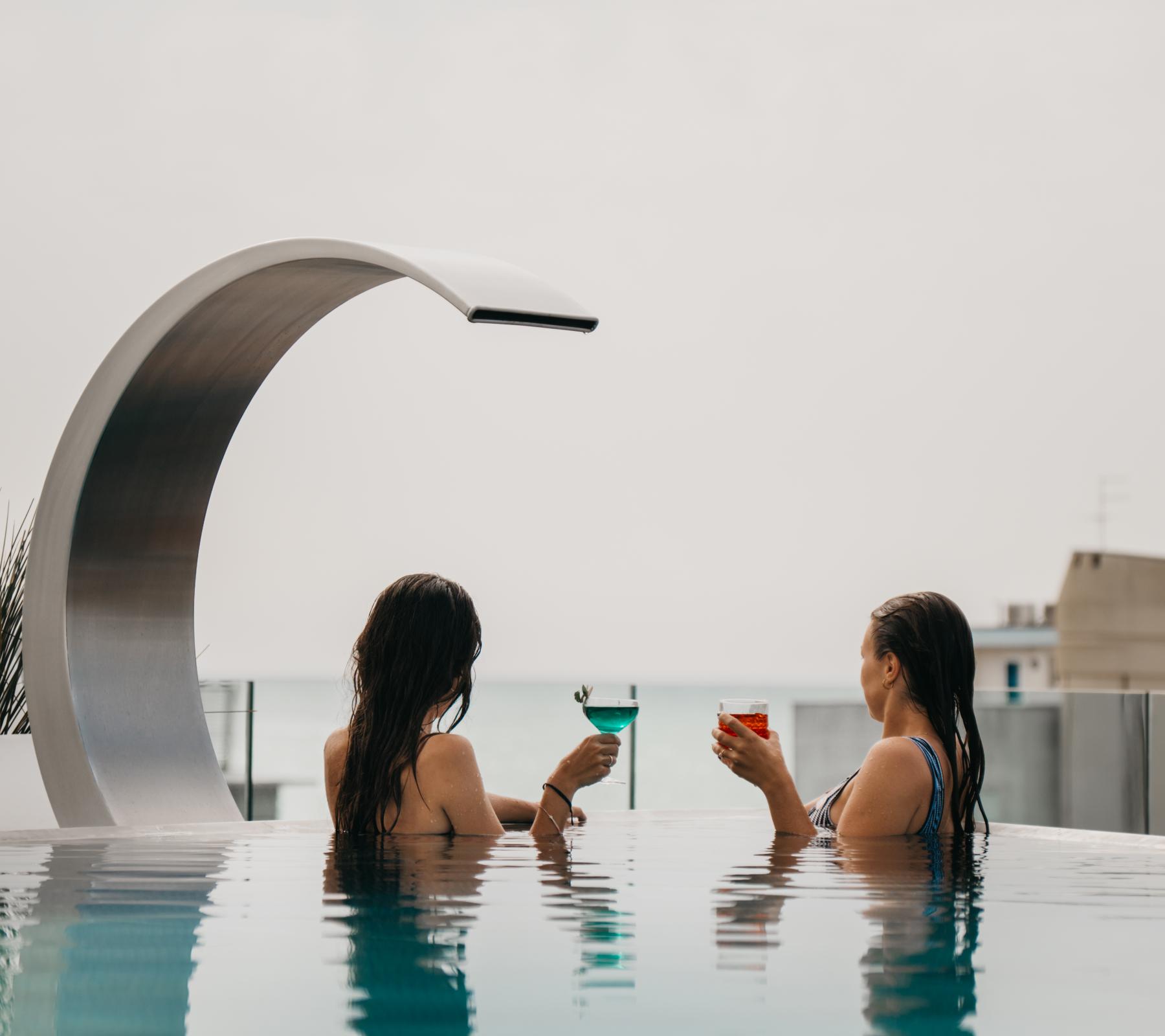 Hotel J44 Lifestyle-Otvoreni bazen.jpg