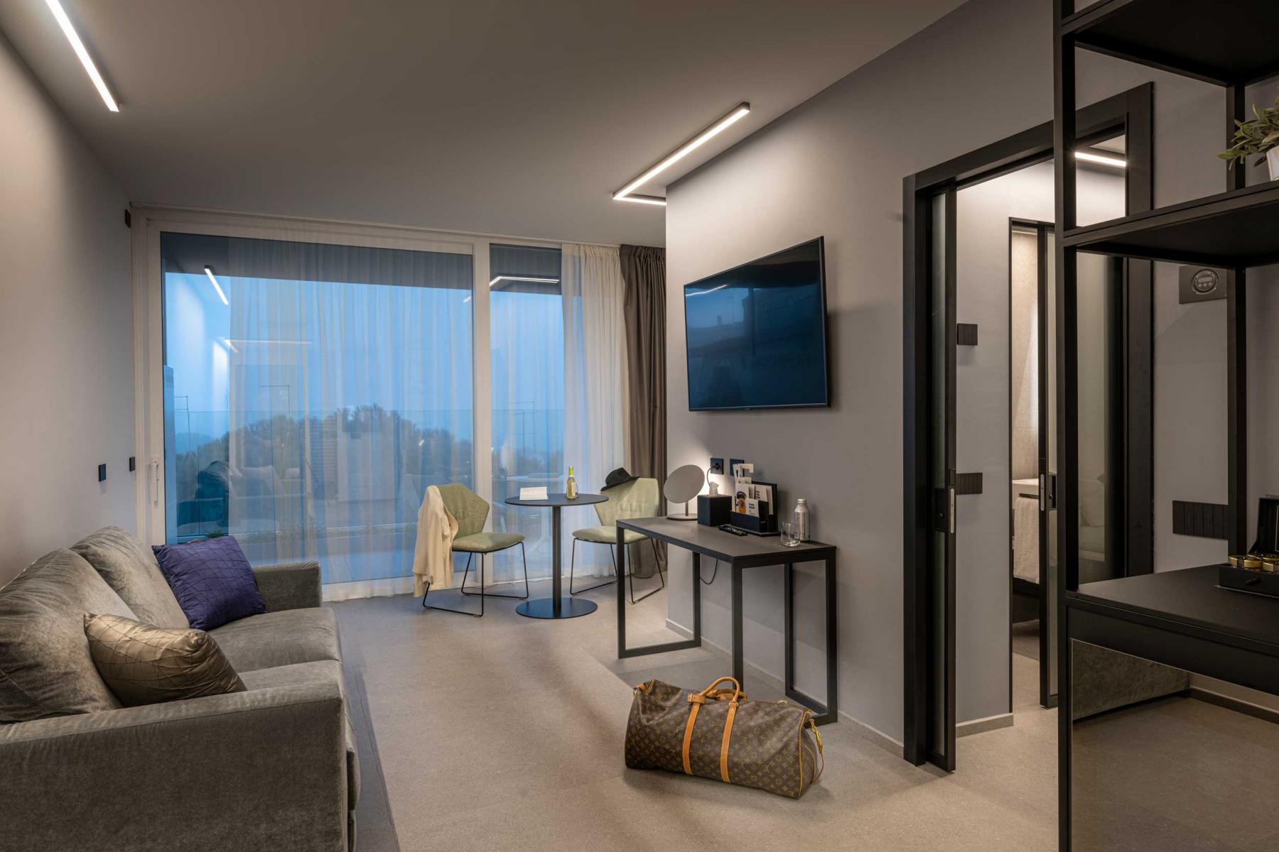 J44 Lifestyle Hotel-J44 Suite.jpg