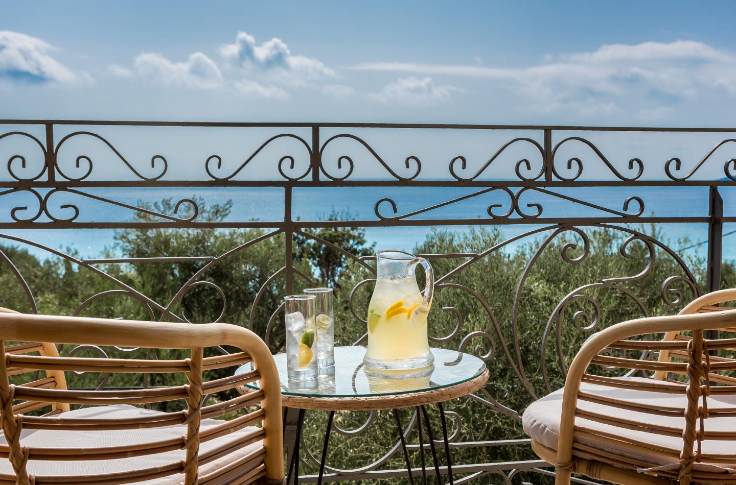 La Signora Hotel-balkon sa pogledom na maslinjak.jpg