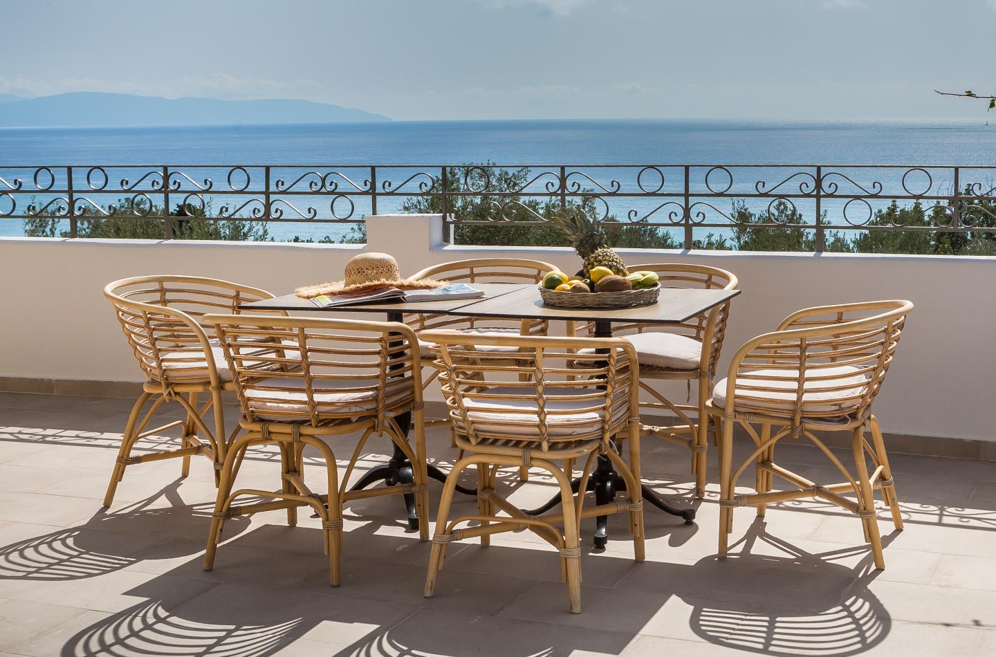 La Signora Hotel-balkon sa pogledom na more.jpg