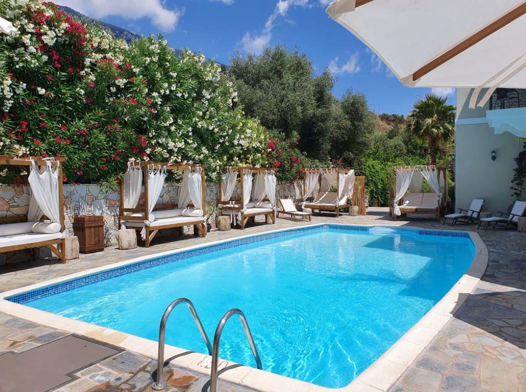 La Signora Hotel-bazen.jpg