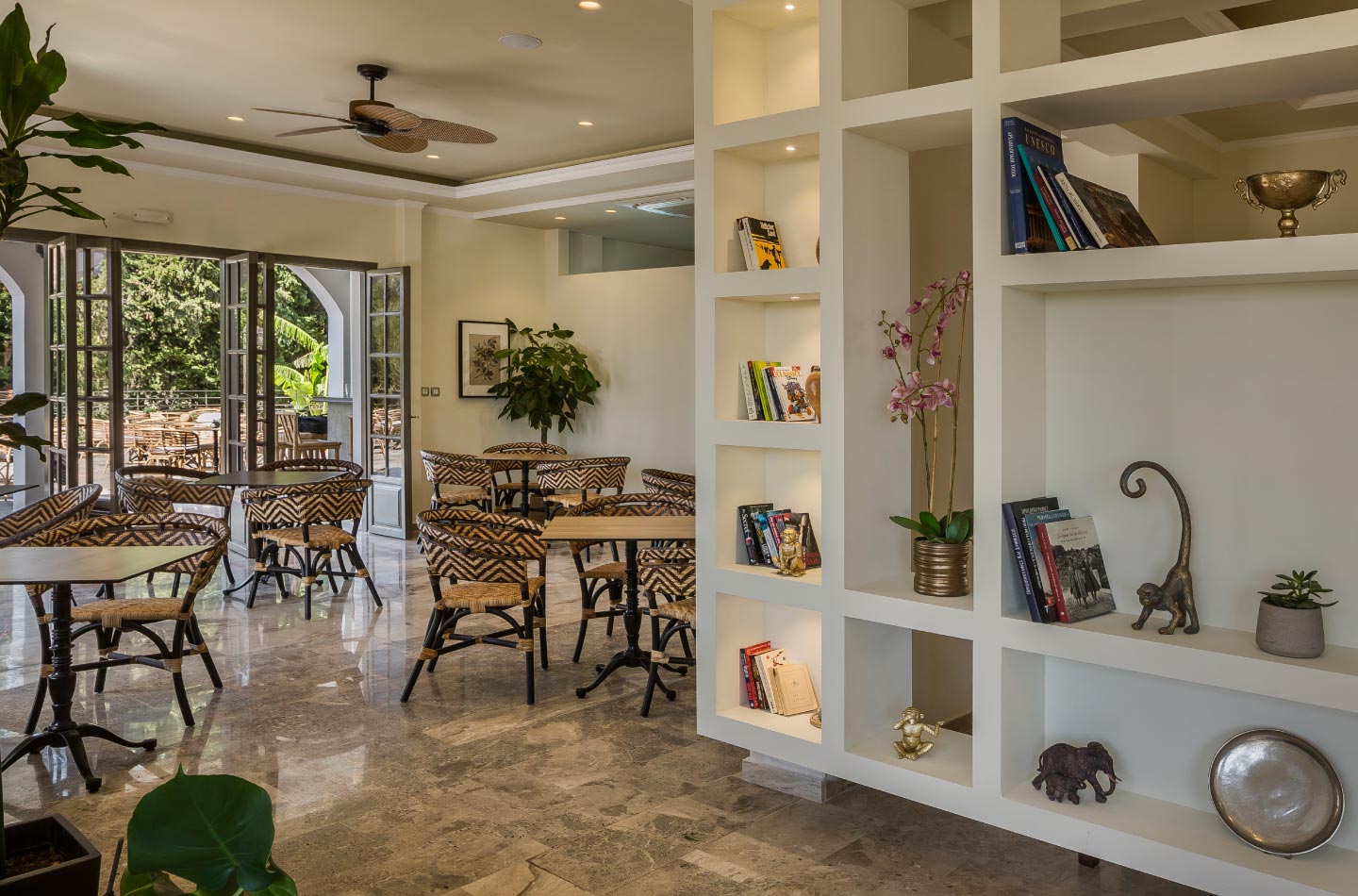 La Signora Hotel-biblioteka.jpg