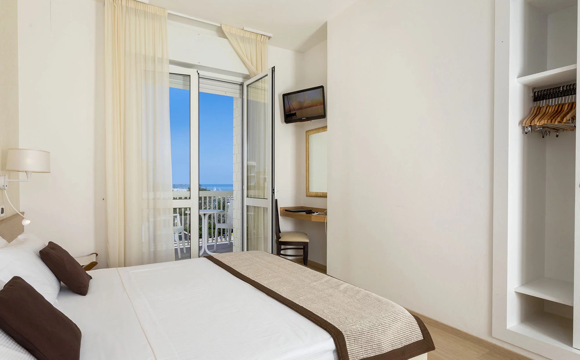 Hotel Ghirlandina-Superior soba.jpg