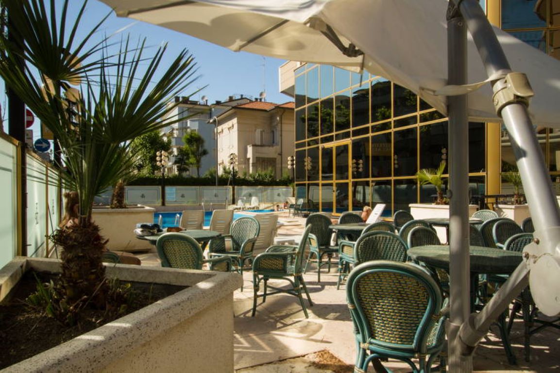 Diplomat Palace Hotel-Terasa bara.jpg