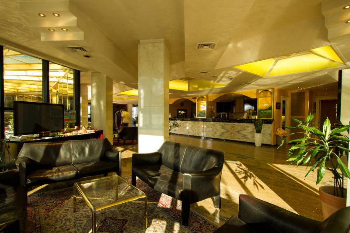 Hotel Diplomat Palace-Lobby.jpg