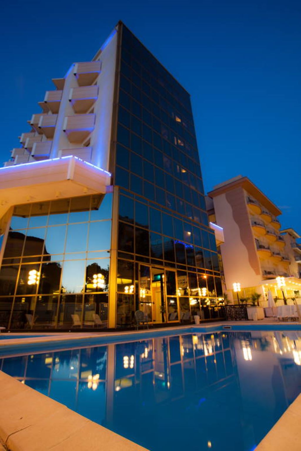 Hotel Diplomat Palace-Nocni izgled.jpg