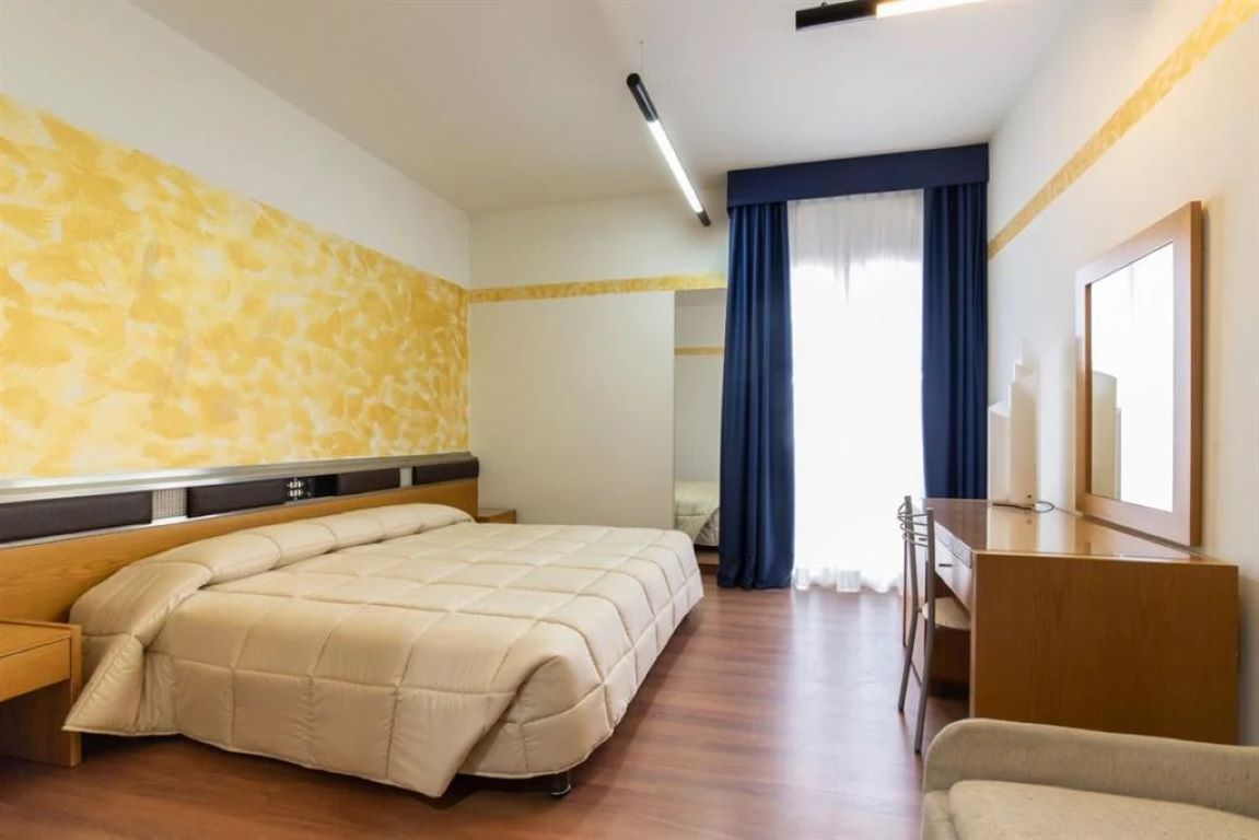 Park Hotel RImini-Trokrevetna soba.jpg