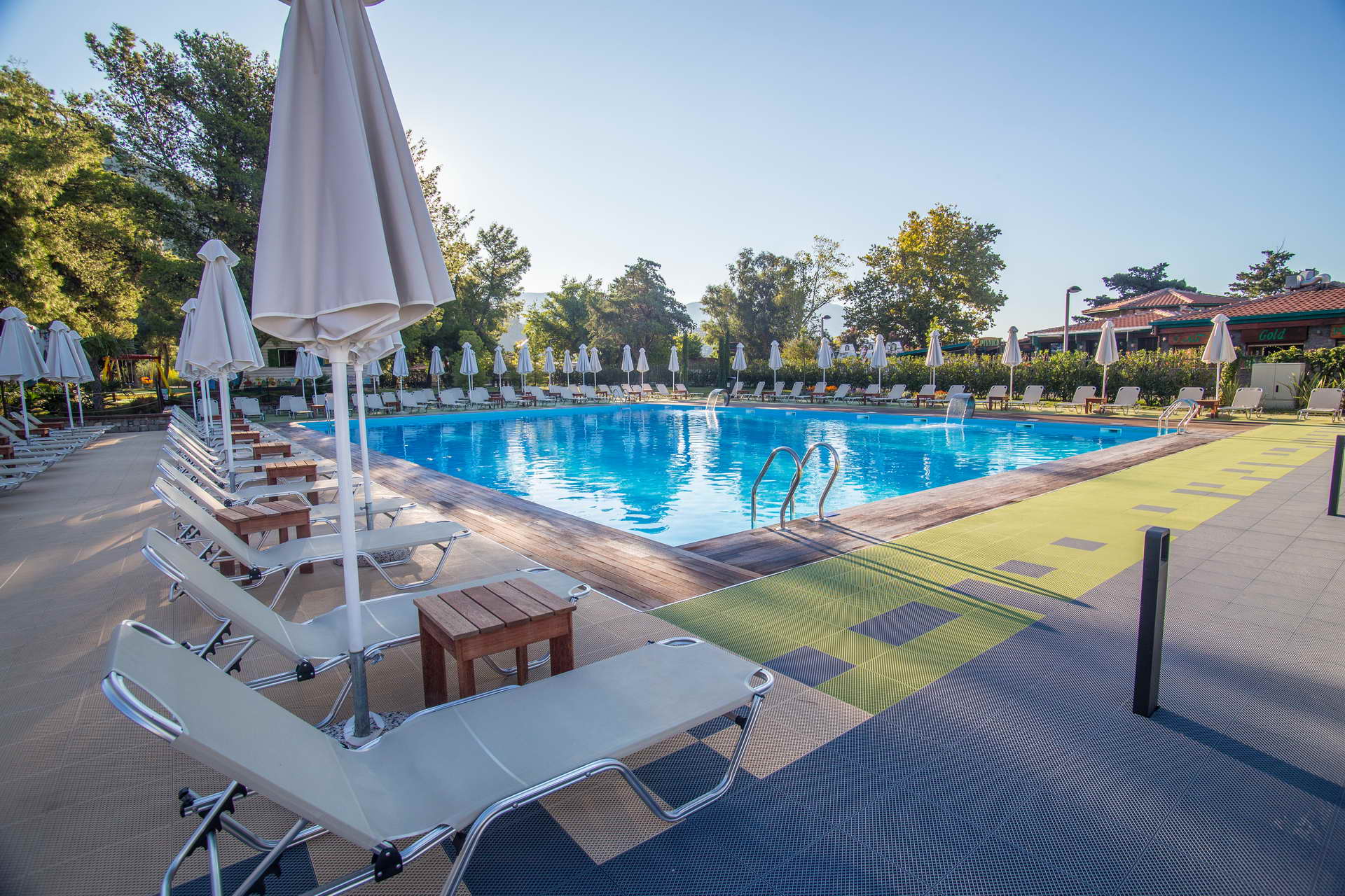 Aleksandar Hotel-Bazen.jpg