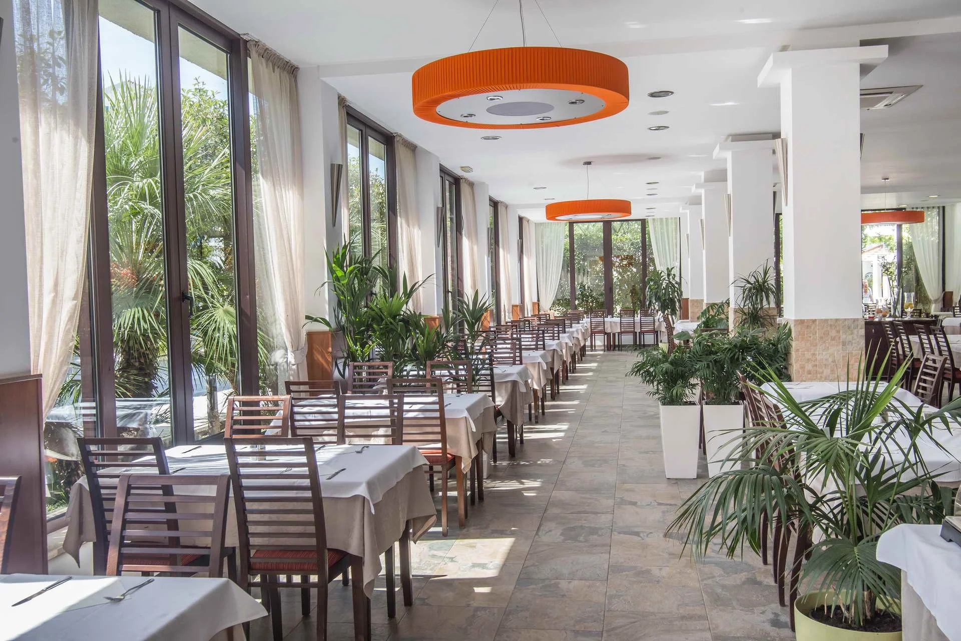 Hotel Aleksandar-Terasa restorana.jpg