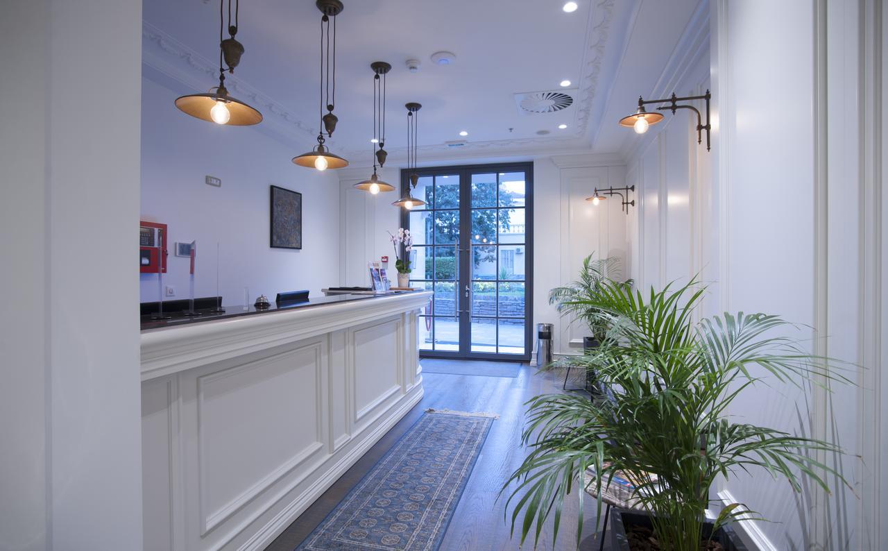 Majestic hotel recepcija.jpg