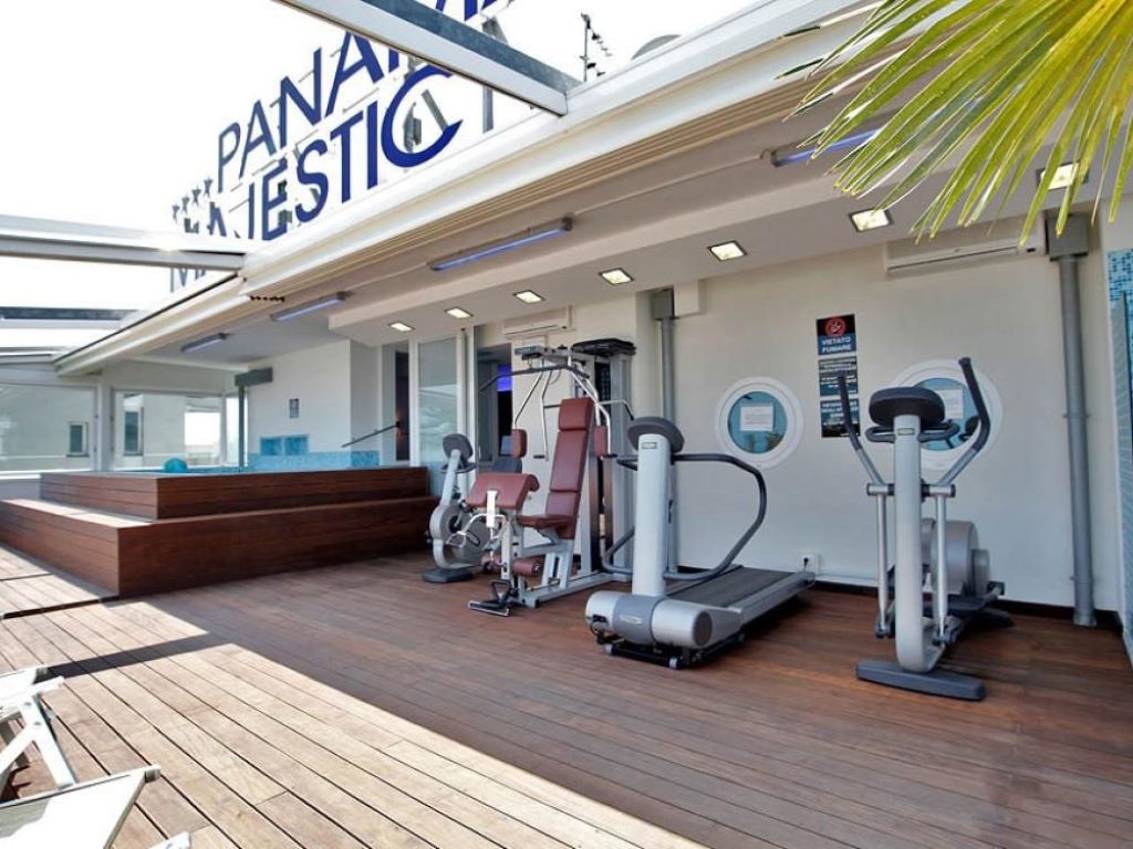 Panama Majestic Hotel-Teretana na otvorenom.jpg