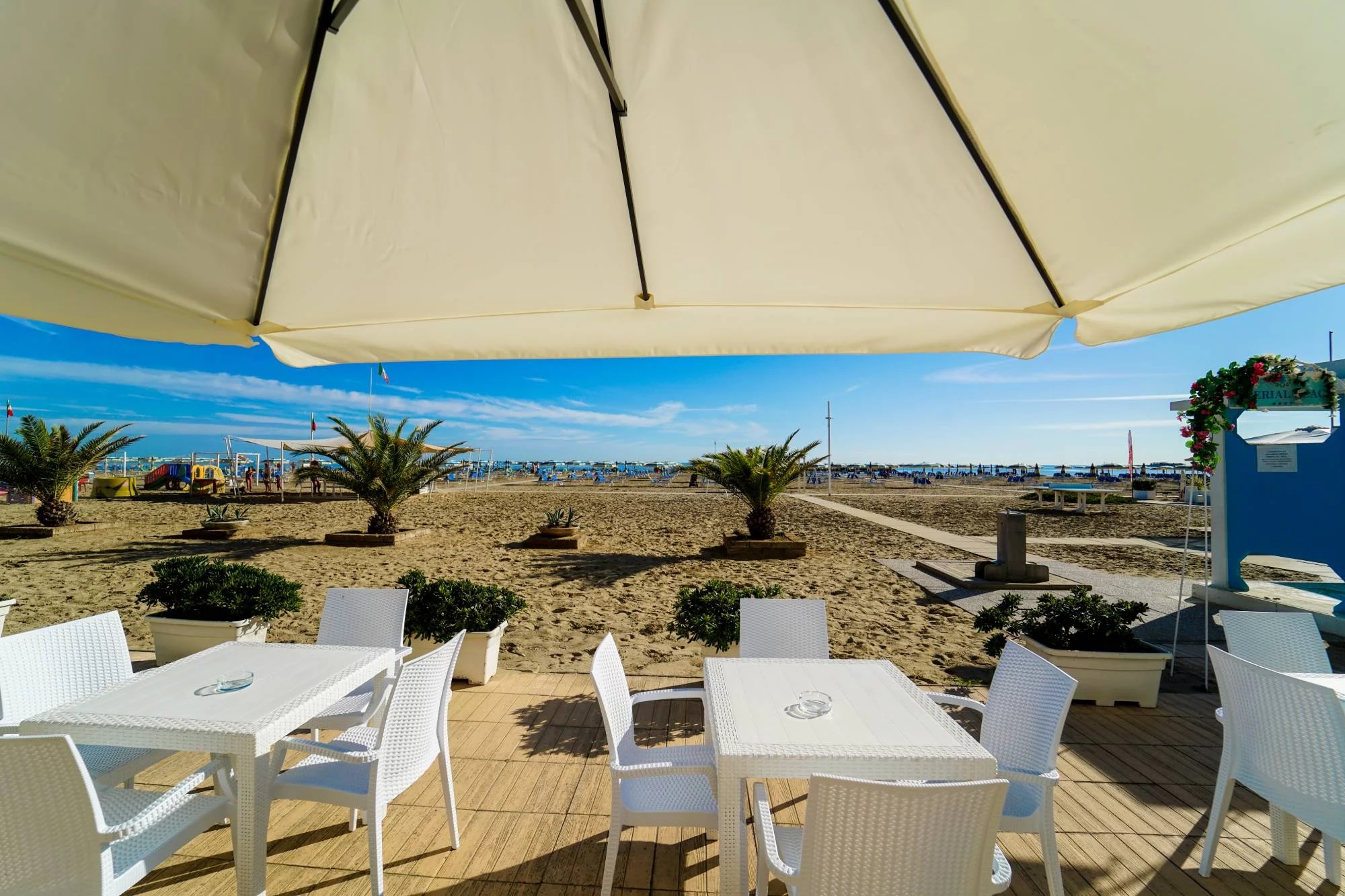 Hotel Imperial Beach-Bar.jpg
