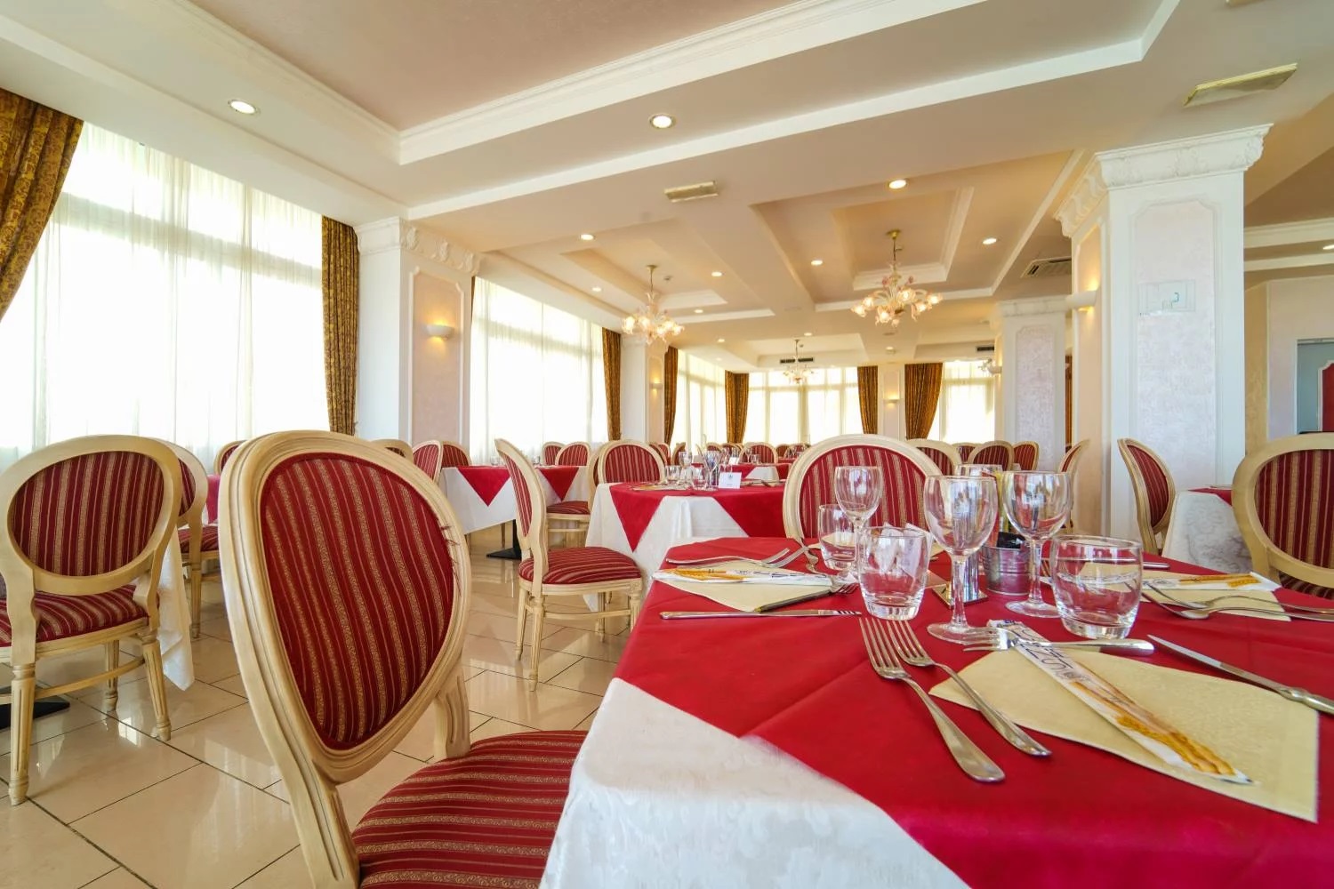 Hotel Imperial Beach-Restoran.jpg