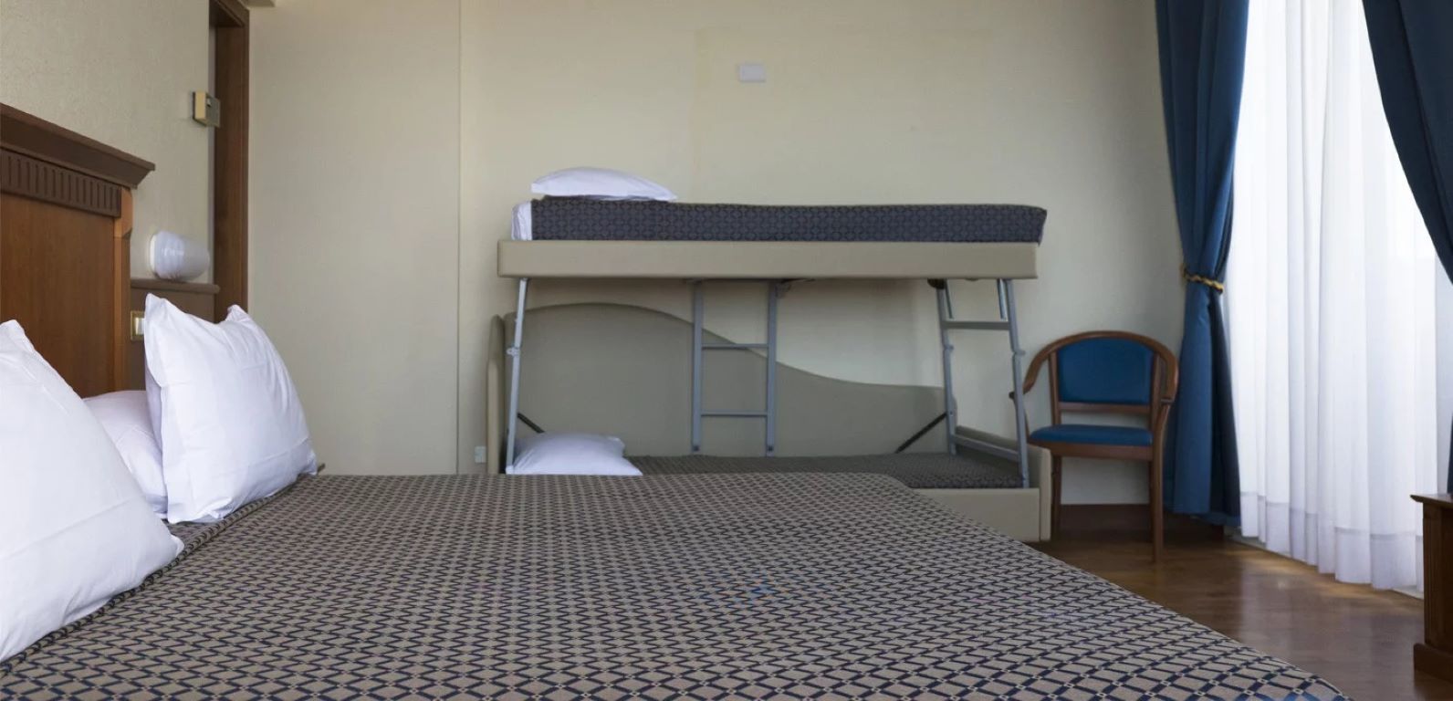 Bellevue Hotel-Cetvorokrevetna soba.jpg