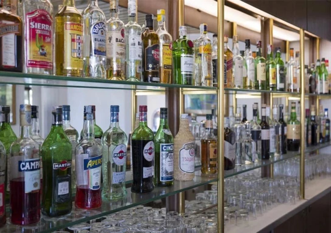 Hotel Bellevue-Bar.jpg