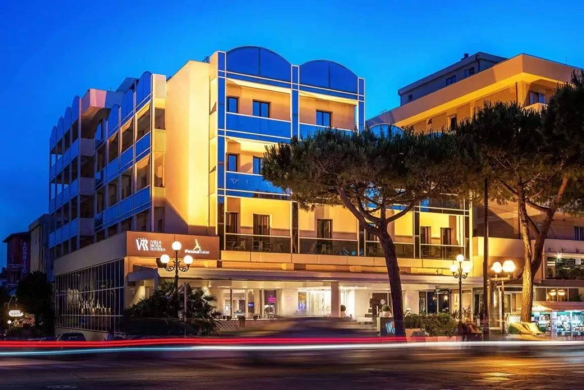 Hotel Villa Rosa Riviera-Hotel spolja.jpg