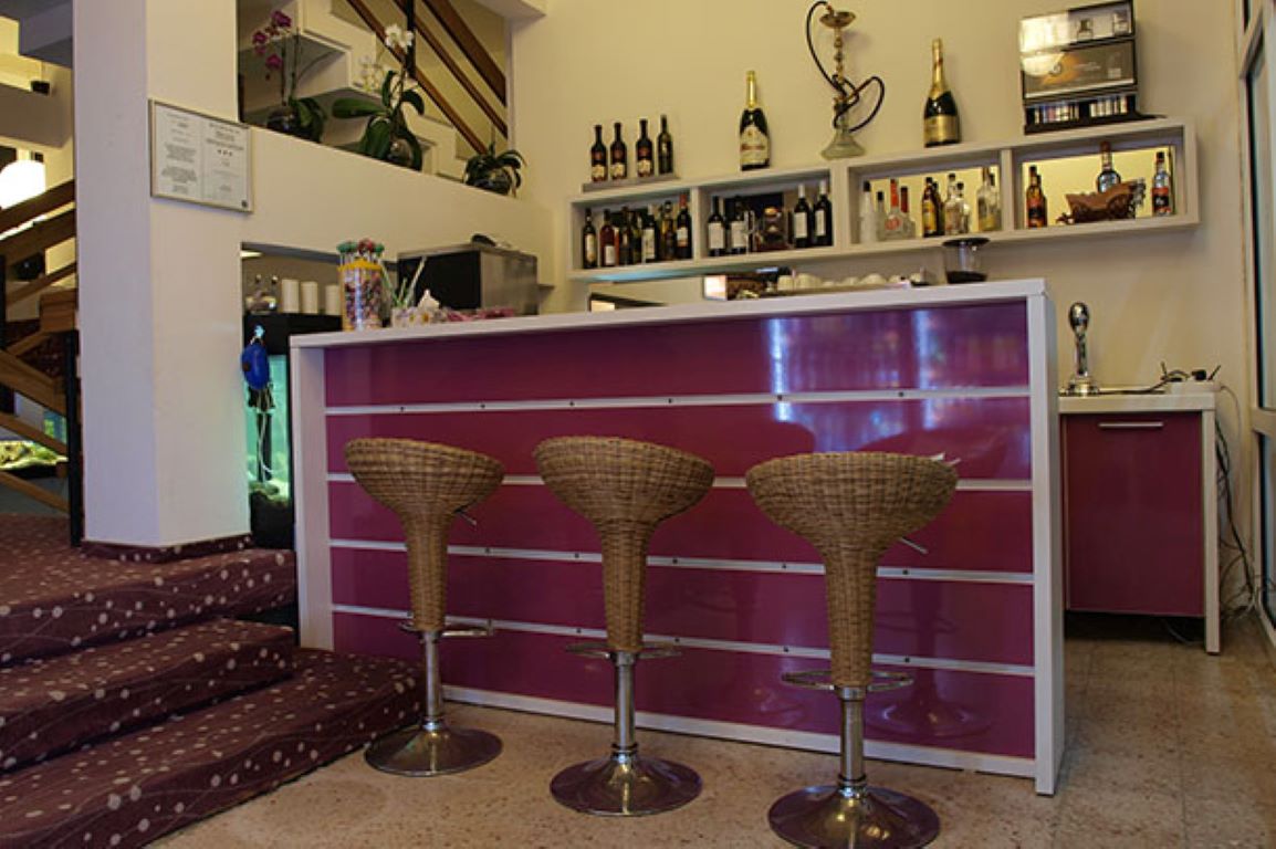 Hotel Sara-Bar.jpg