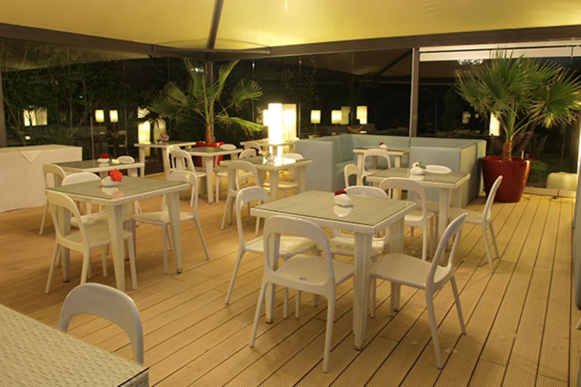 Hotel Sara-Terasa restorana.jpg
