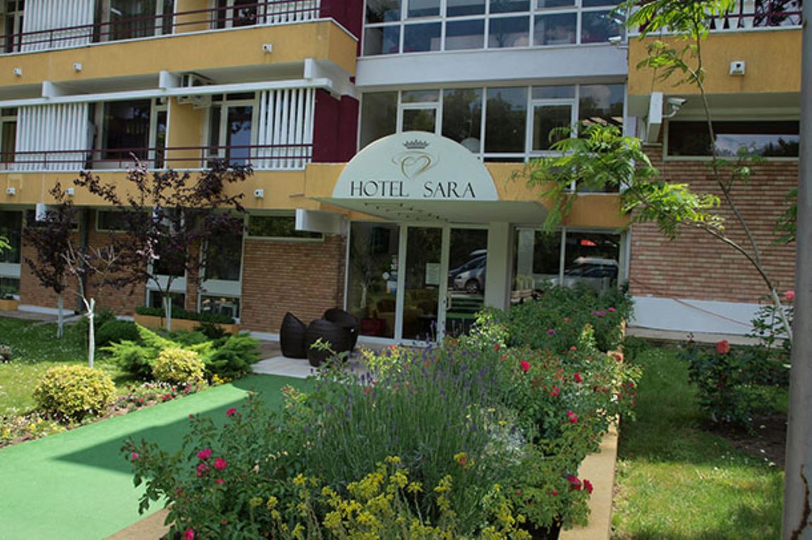 Hotel Sara-Ulaz u hotel.jpg