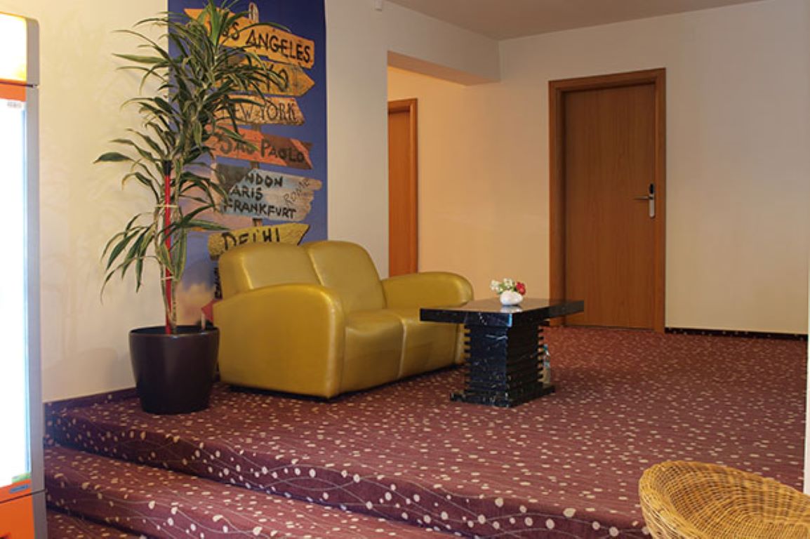 Sara Hotel-Lobby.jpg