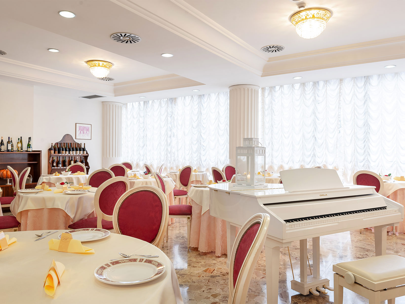 President Hotel-Glani restoran.jpg