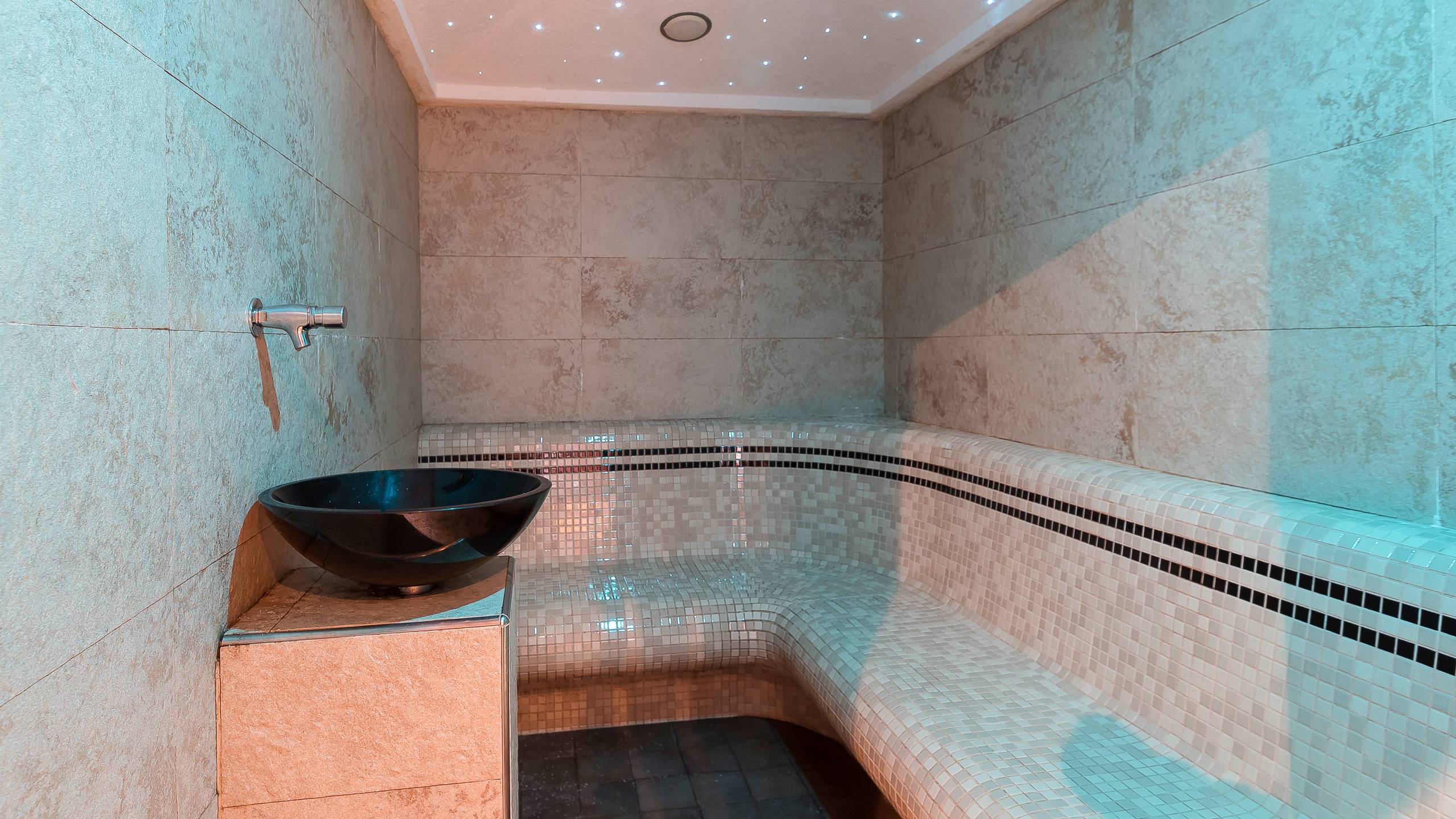 Hotel Sorvana & Re Aqva SPA-Tursko kupatilo.jpg