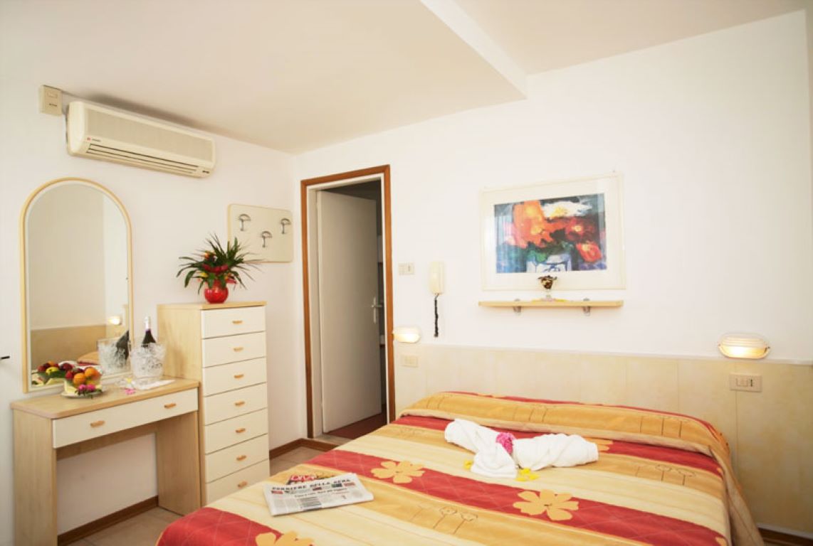 Crystal Hotel-Standardna soba.jpg