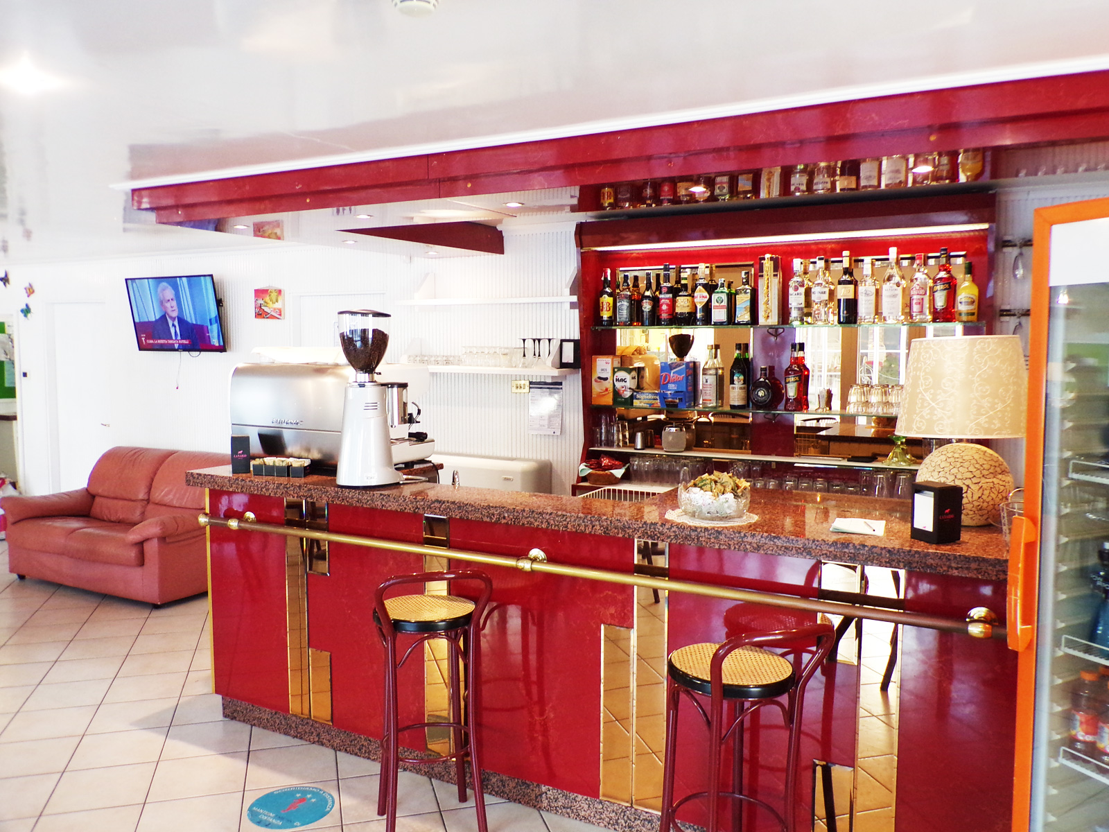 Hotel Crystal-Lobby bar.jpg