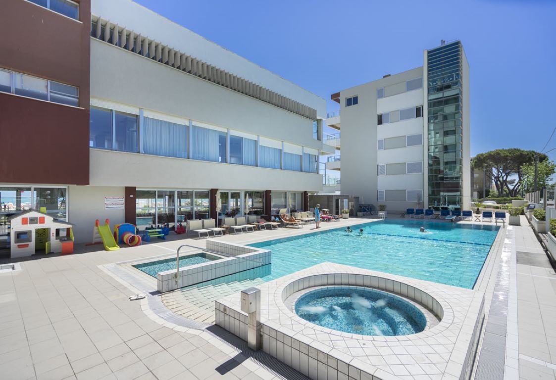 Ascot & Spa Hotel-Bazen.jpg