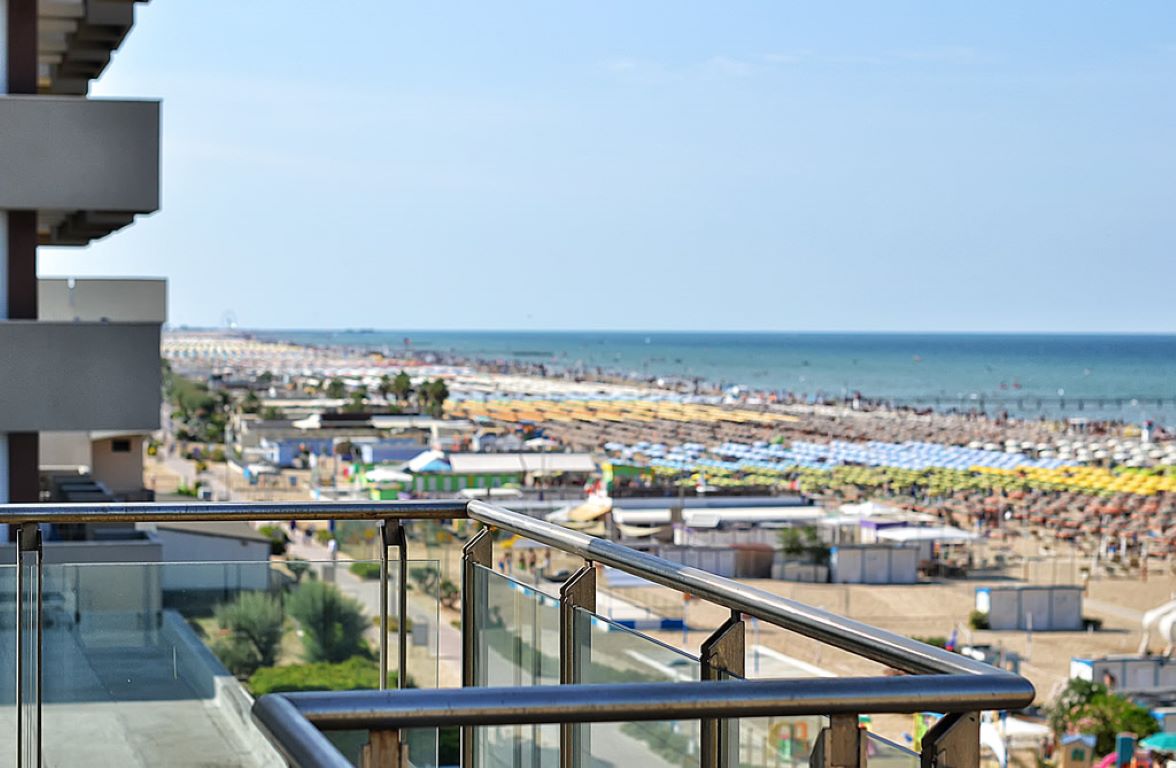 Ascot & Spa Hotel-Pogled na plazu.jpg