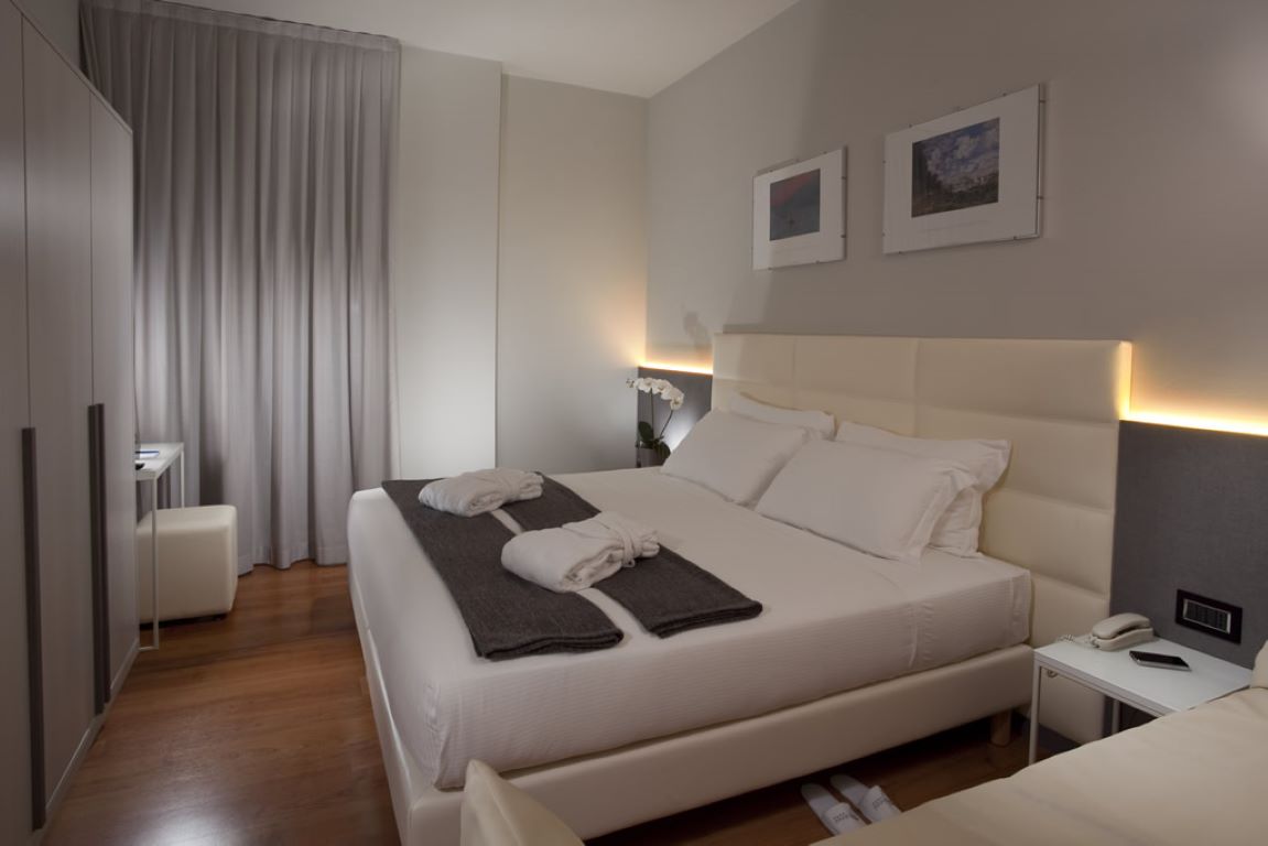 Ascot & Spa Hotel-Trokrevetna soba.jpg