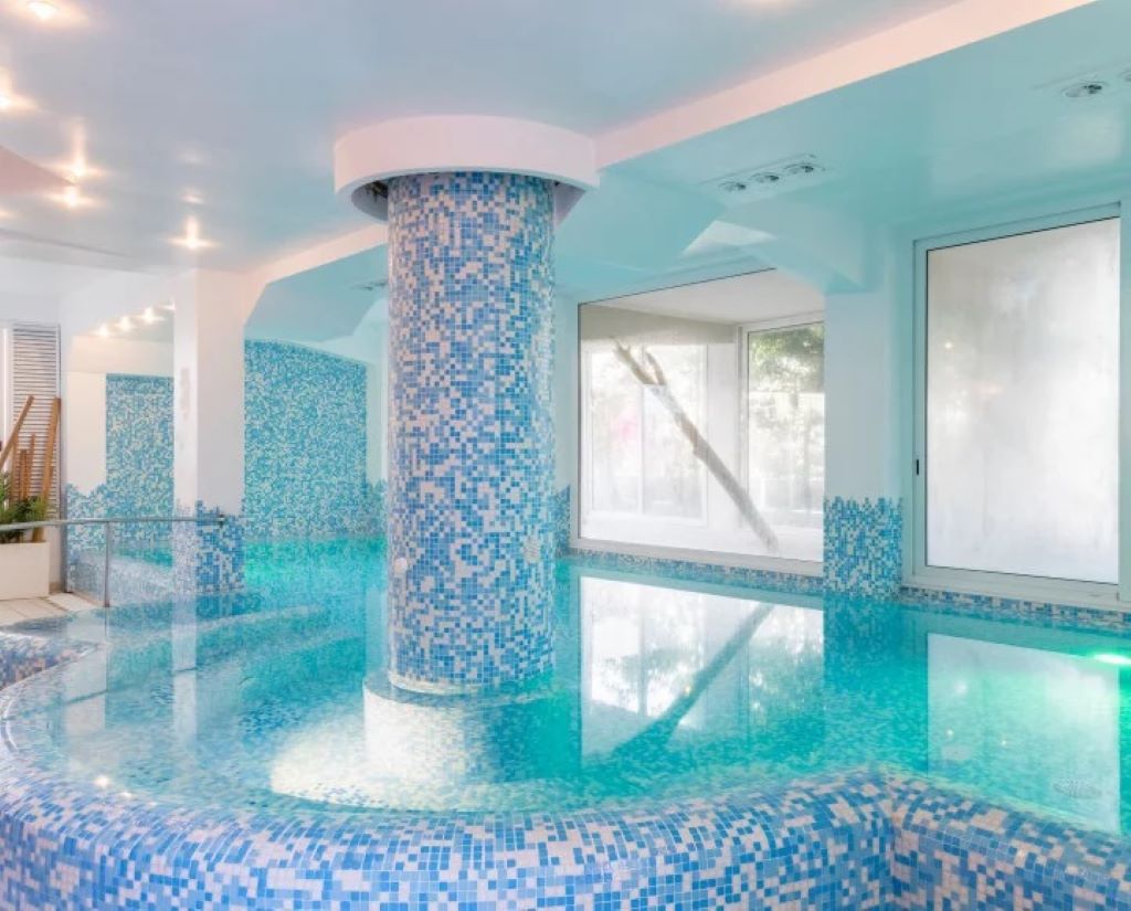Hotel Baia Imperiale & Spa-Bazen u zatvorenom.jpg