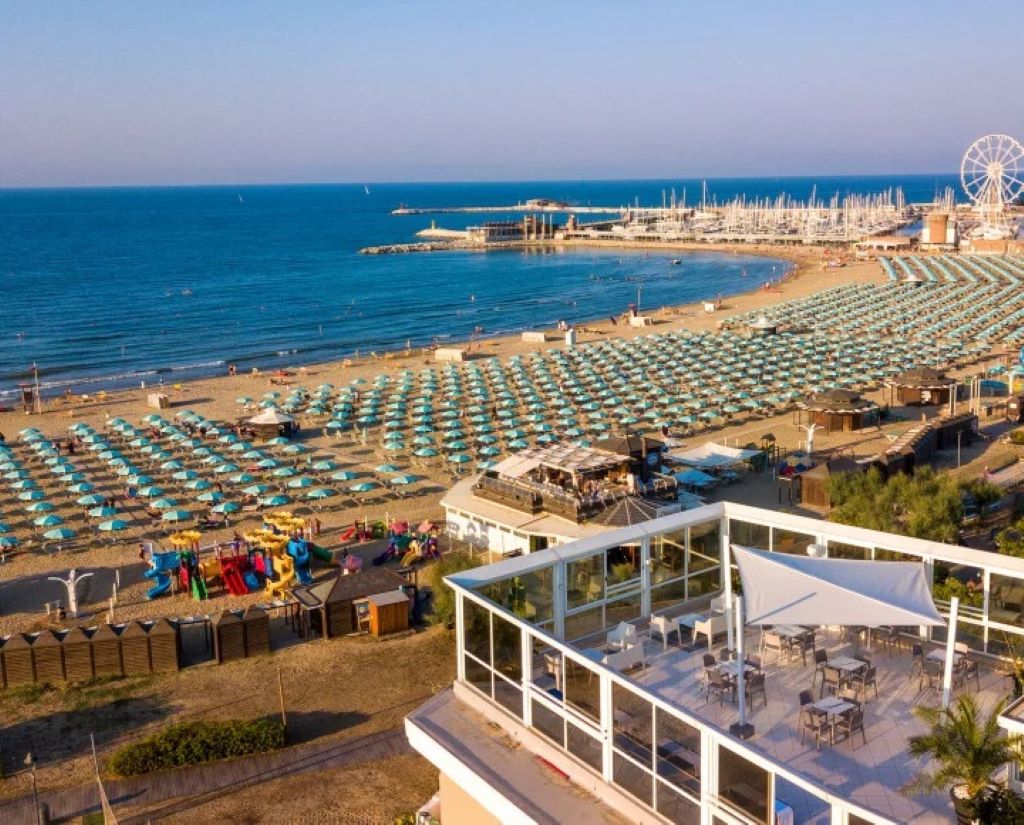 Hotel Baia Imperiale & Spa-Pogled na plazu.jpg