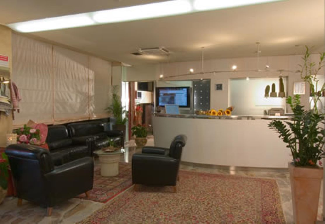 Hotel Genty-Lobby.jpg