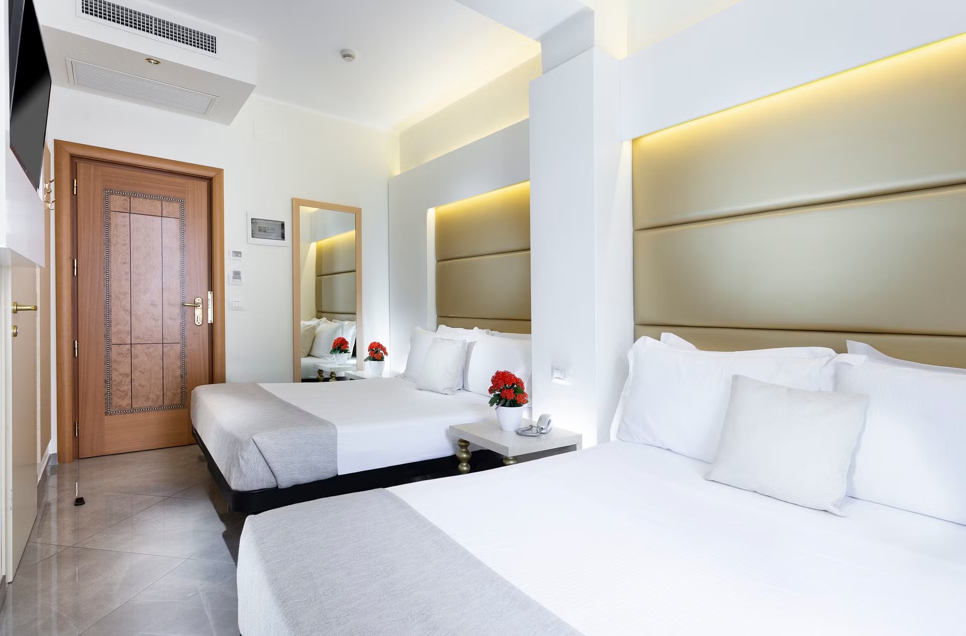 Gallini-Palace-Hotel-Deluxe-cetvorokrevetna-soba.jpg