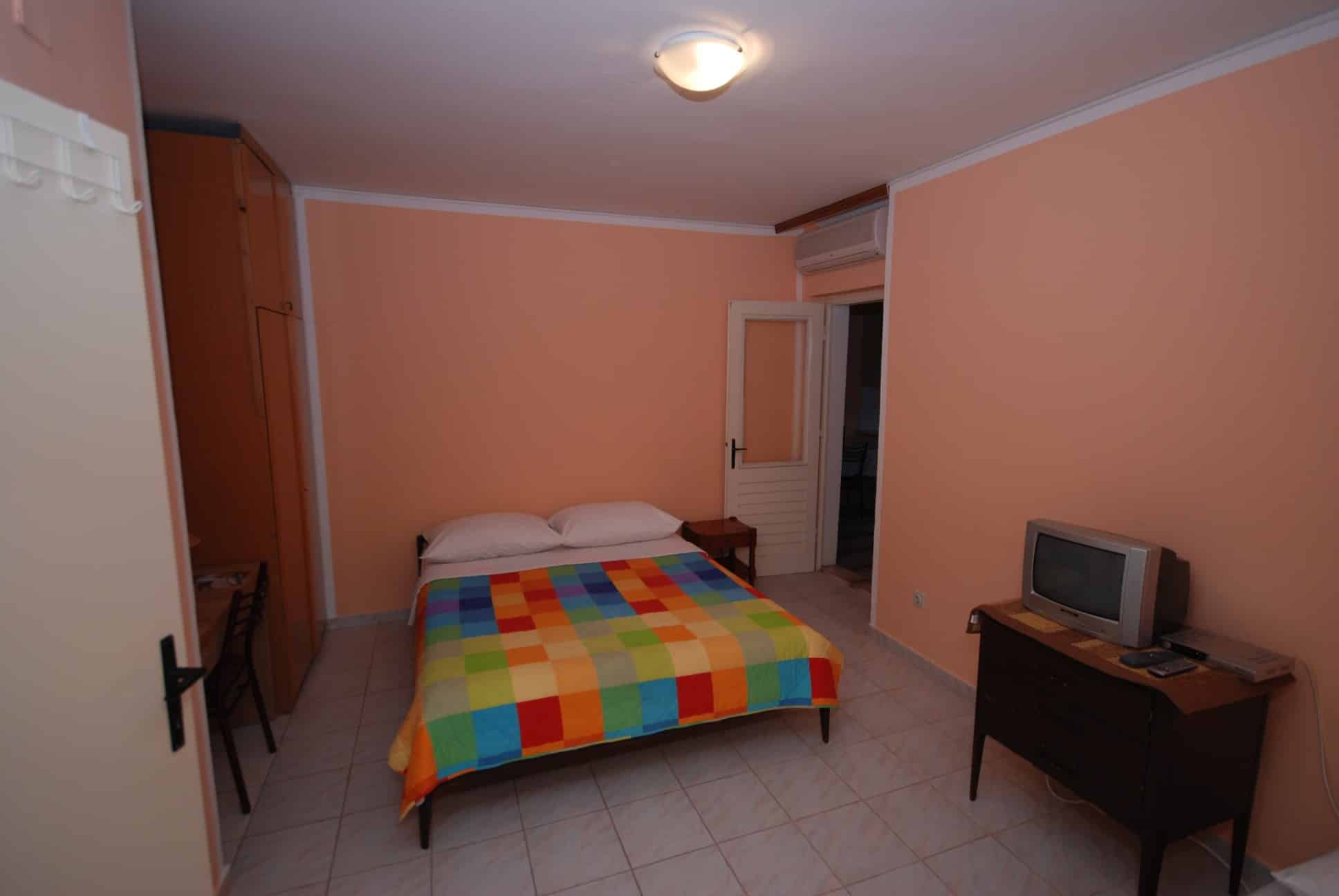 Springs apartmani Oranž apartman spavaća soba.jpg