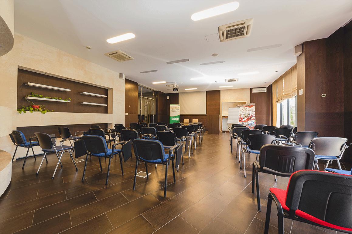 Hotel Hec konferencijska sala.png