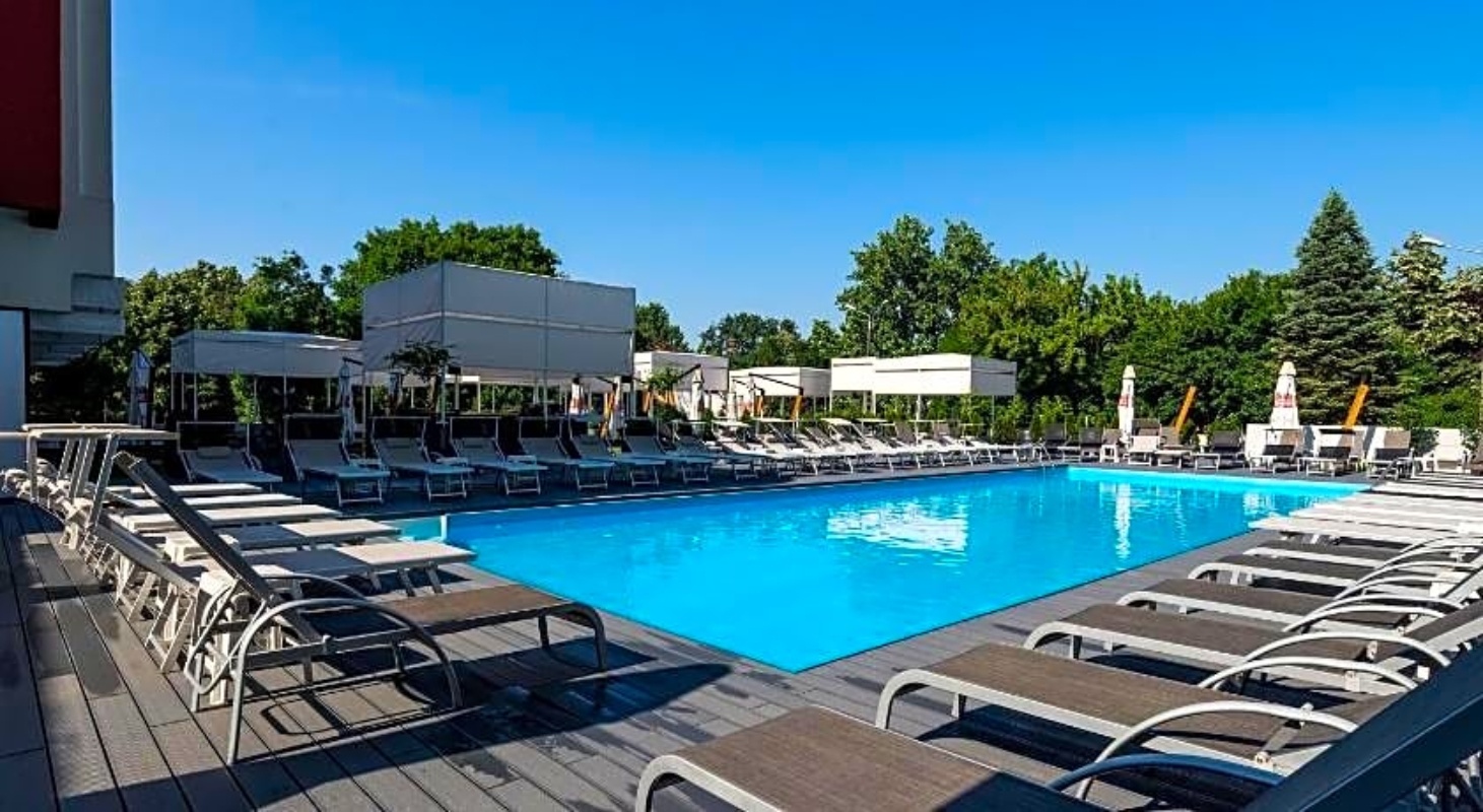 Hotel North Star Continental Resort bazen na otvorenom izgled.jpg