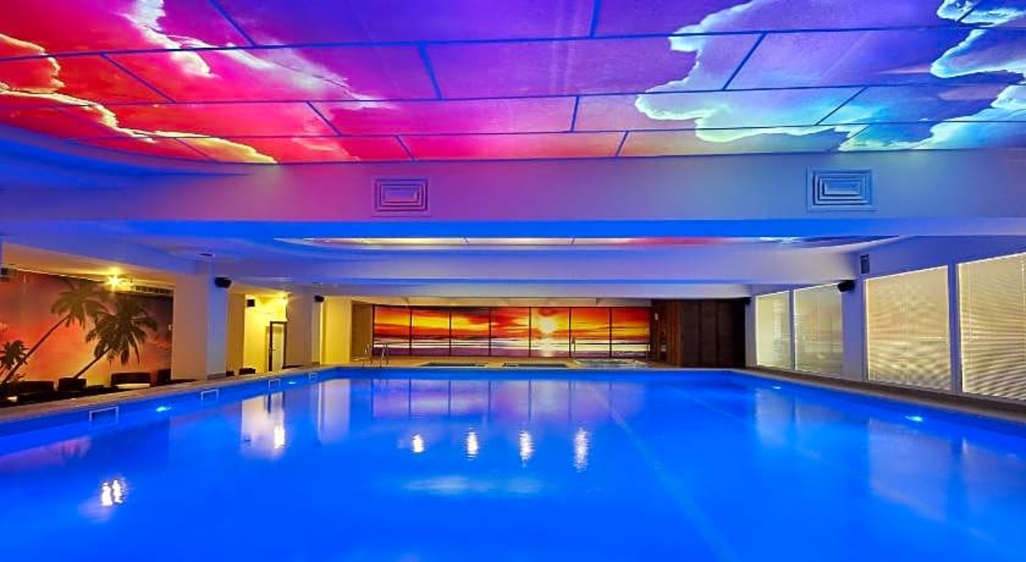 Hotel North Star Continental Resort zatvoreni bazen.jpg