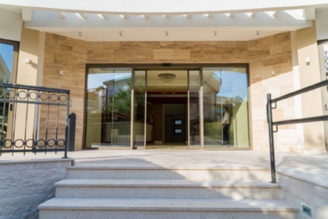 Hotel Kadmo by Aycon-Ulaz u hotel.jpg