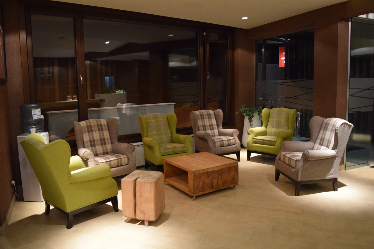 HoteL Lavina lobi.jpg