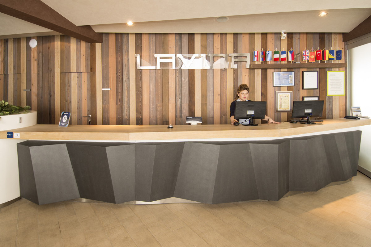 HoteL Lavina recepcija.jpg