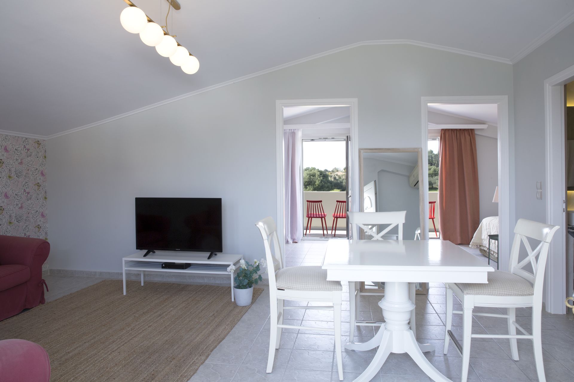 Maggana Residence-trpezarija-tv.jpg