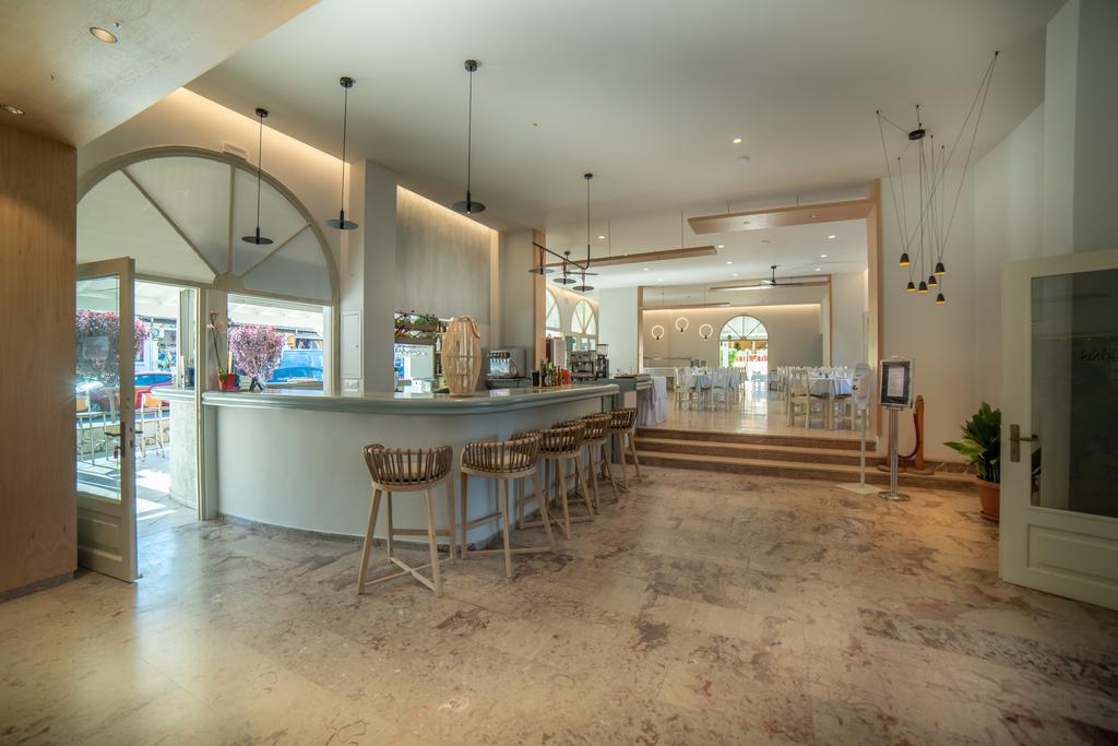 Hotel Alkionis bar.jpg