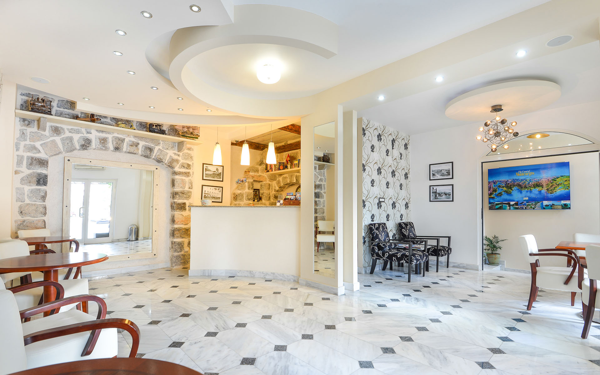 Hotel Perla di Mare lobi.jpg