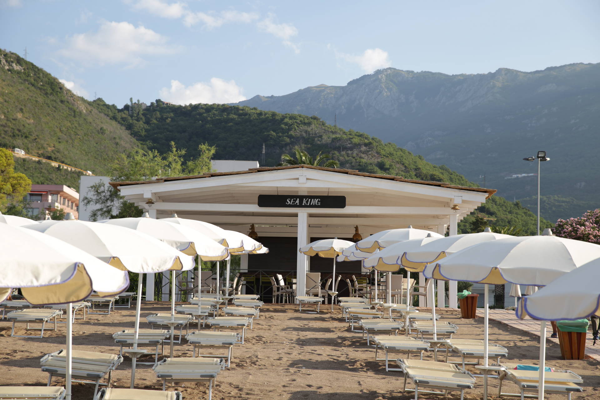 Hotel Tara bar na plaži.jpg