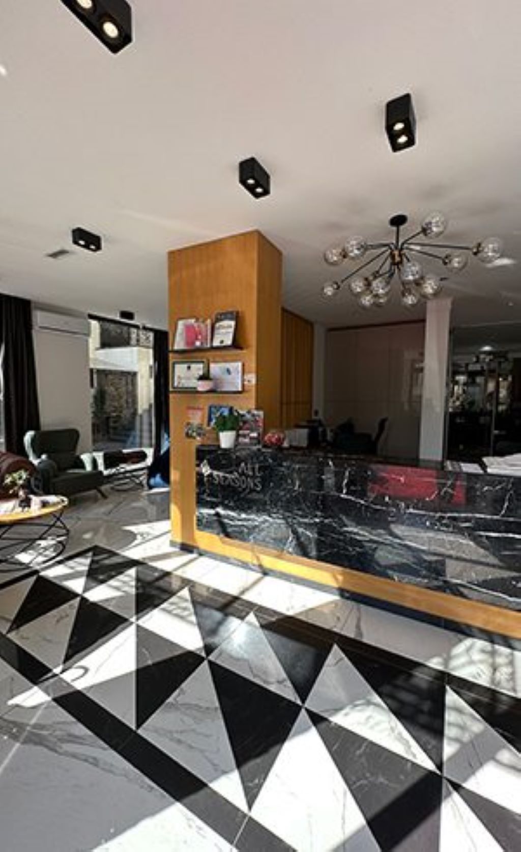 All Seasons Residence Hotel-Recepcija.jpg