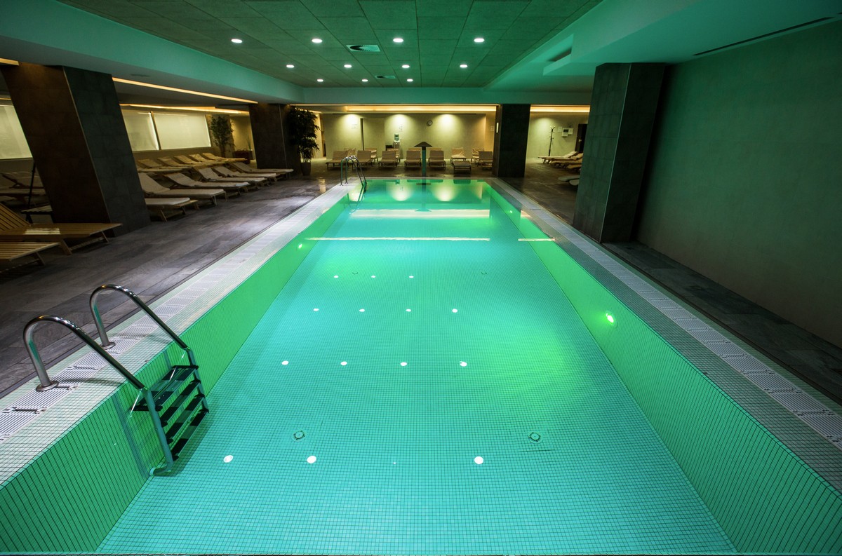 Hotel Stara Planina bazen.jpg