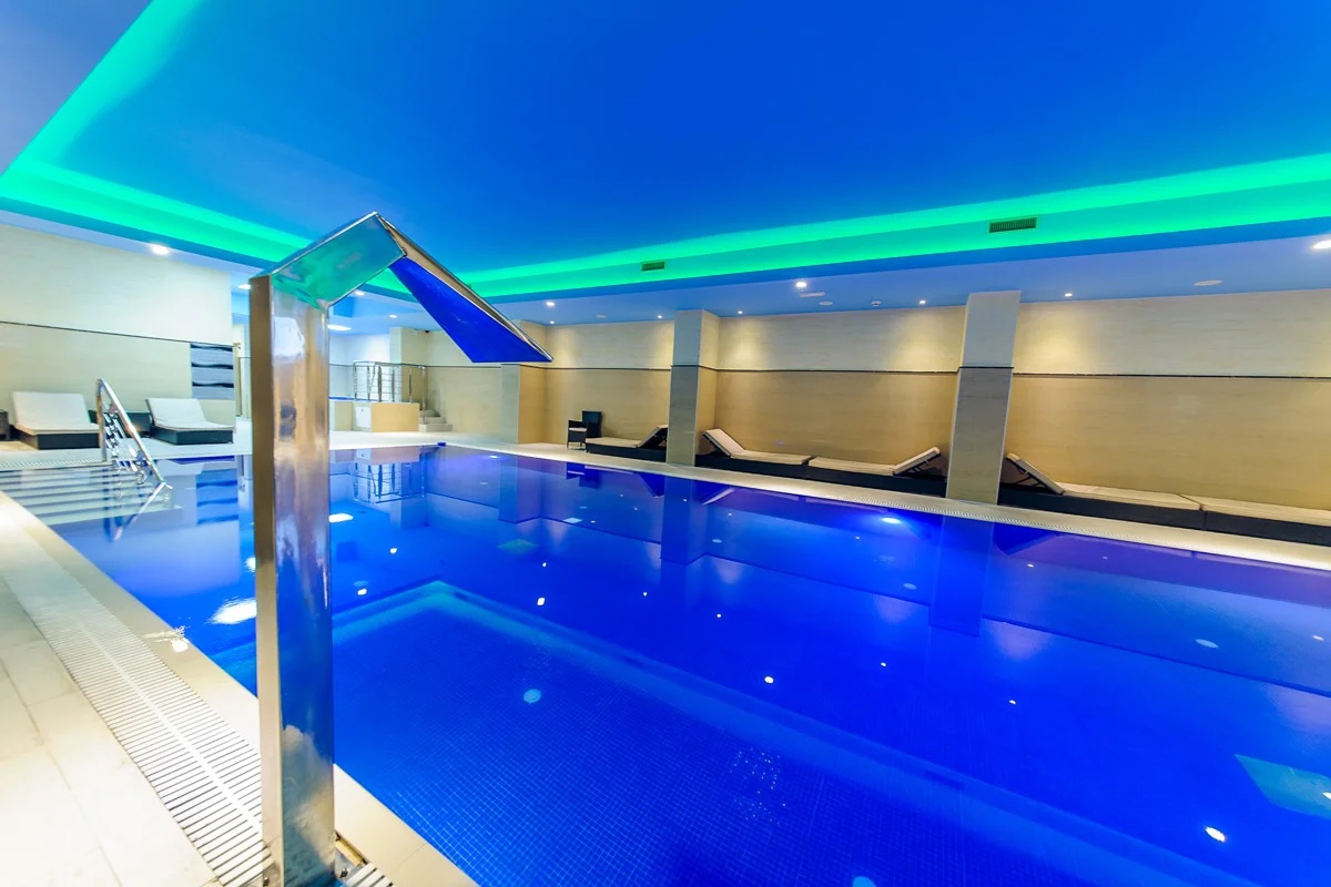Vile Oliva Hotel & Resort-Bazen u zatvorenom.jpg